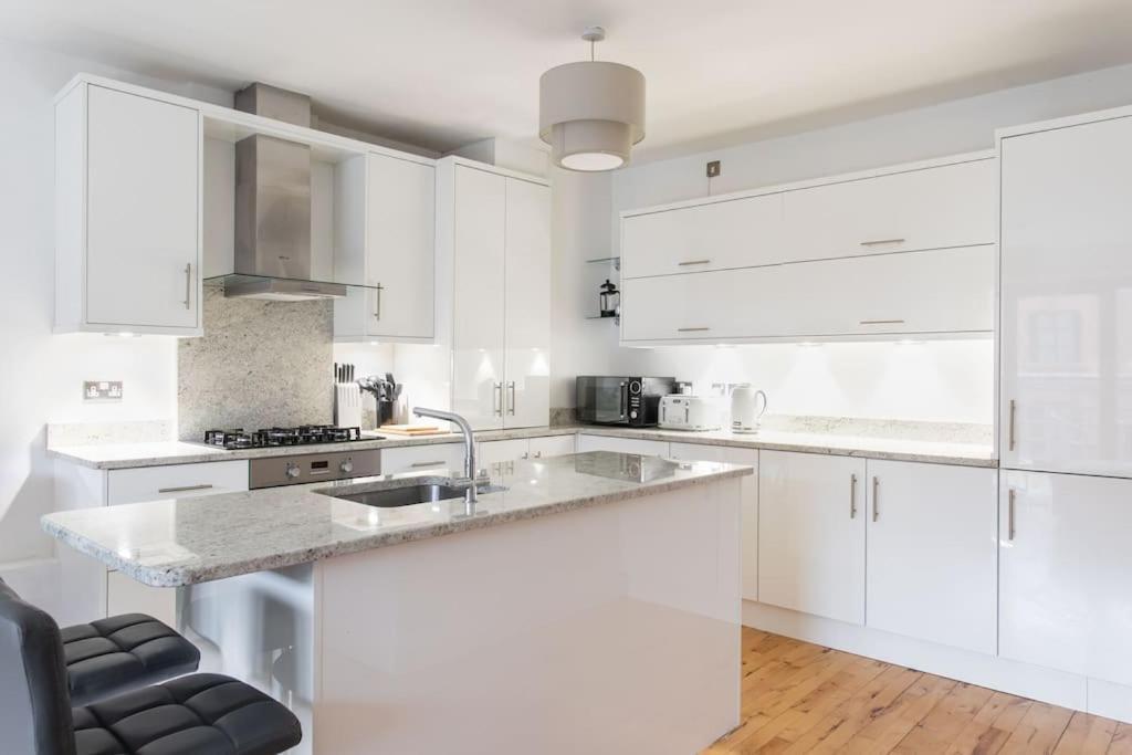 Best City Centre Luxurious Home Free Parking Belfast Exterior photo
